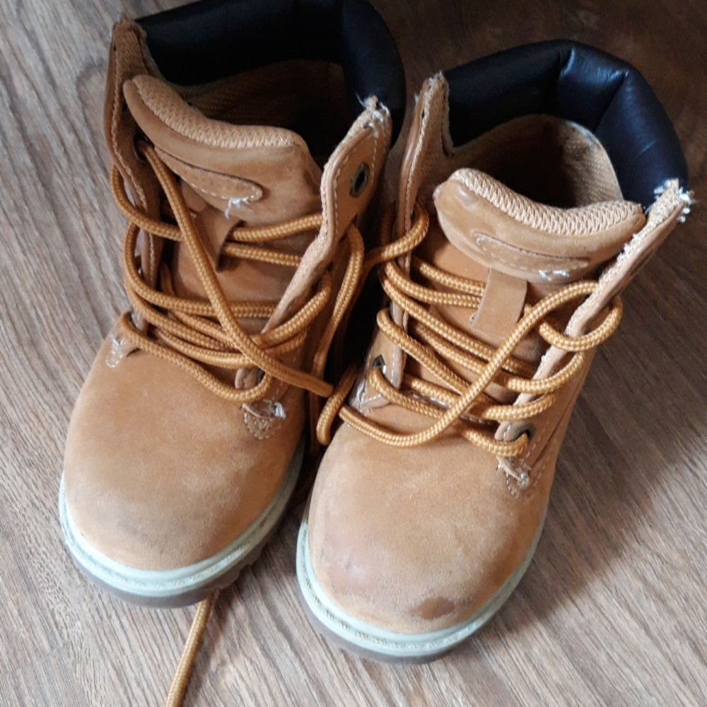 Lugz boy boots